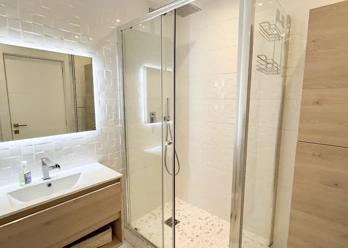 Ref 1337 - Croisette - Sea View For Rent شقة *