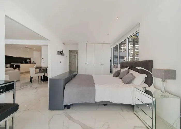 Apartment Ref 1337 - Croisette - Sea View For Rent Cannes