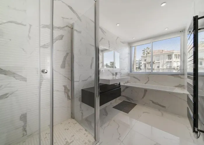 Apartment Ref 1337 - Croisette - Sea View For Rent *